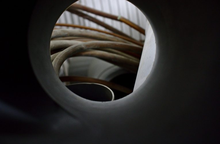 Na czym polega proces termoformowania tworzyw sztucznych?