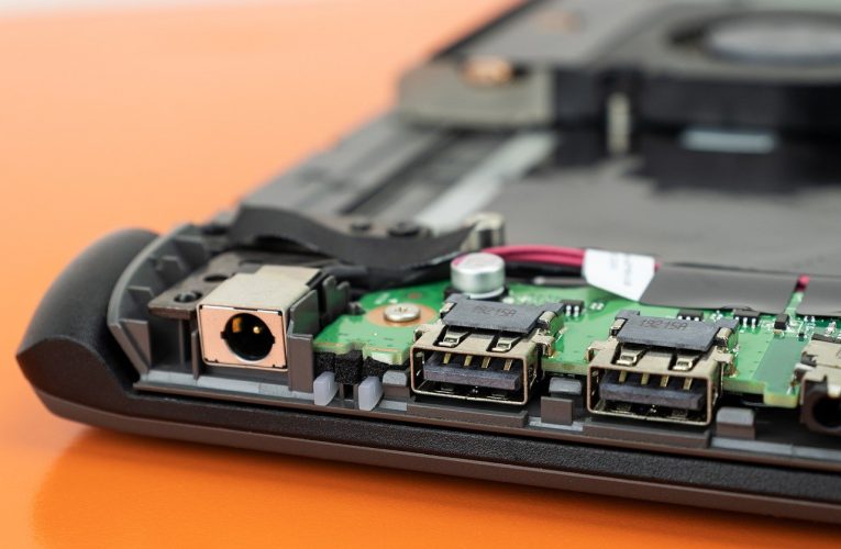 Serwis laptopów – kiedy się zgłosić?